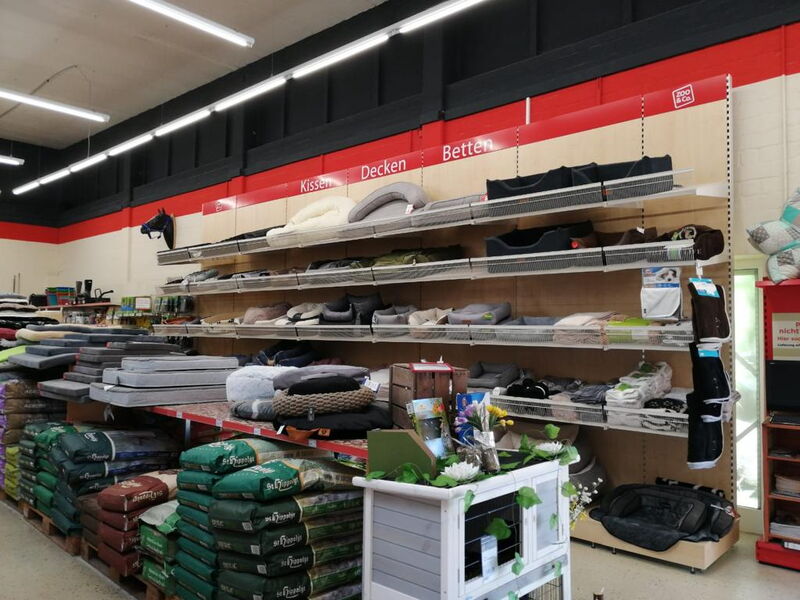 Alles für Tiere - Filiale Helmstedt Kissenwand